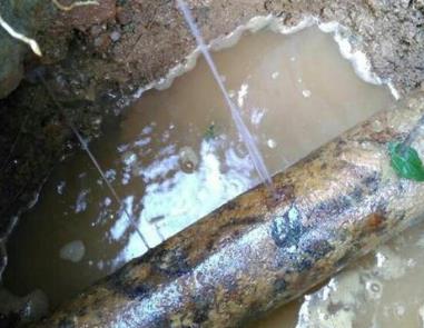 兴安楼顶渗水维修公司分享下地暖漏水的原因及检测方法。